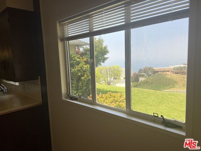 Building Photo - 214 Bellino Dr