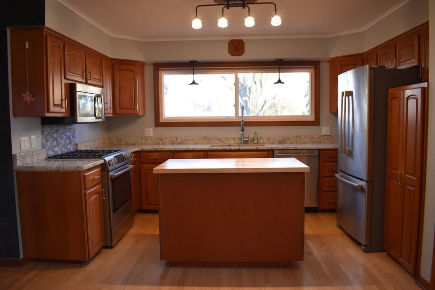 Building Photo - 1525 Hanover Ct