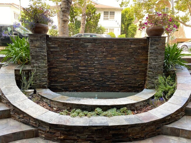 Building Photo - Beautiful Gigantic Condo in Beverly Hills!!!