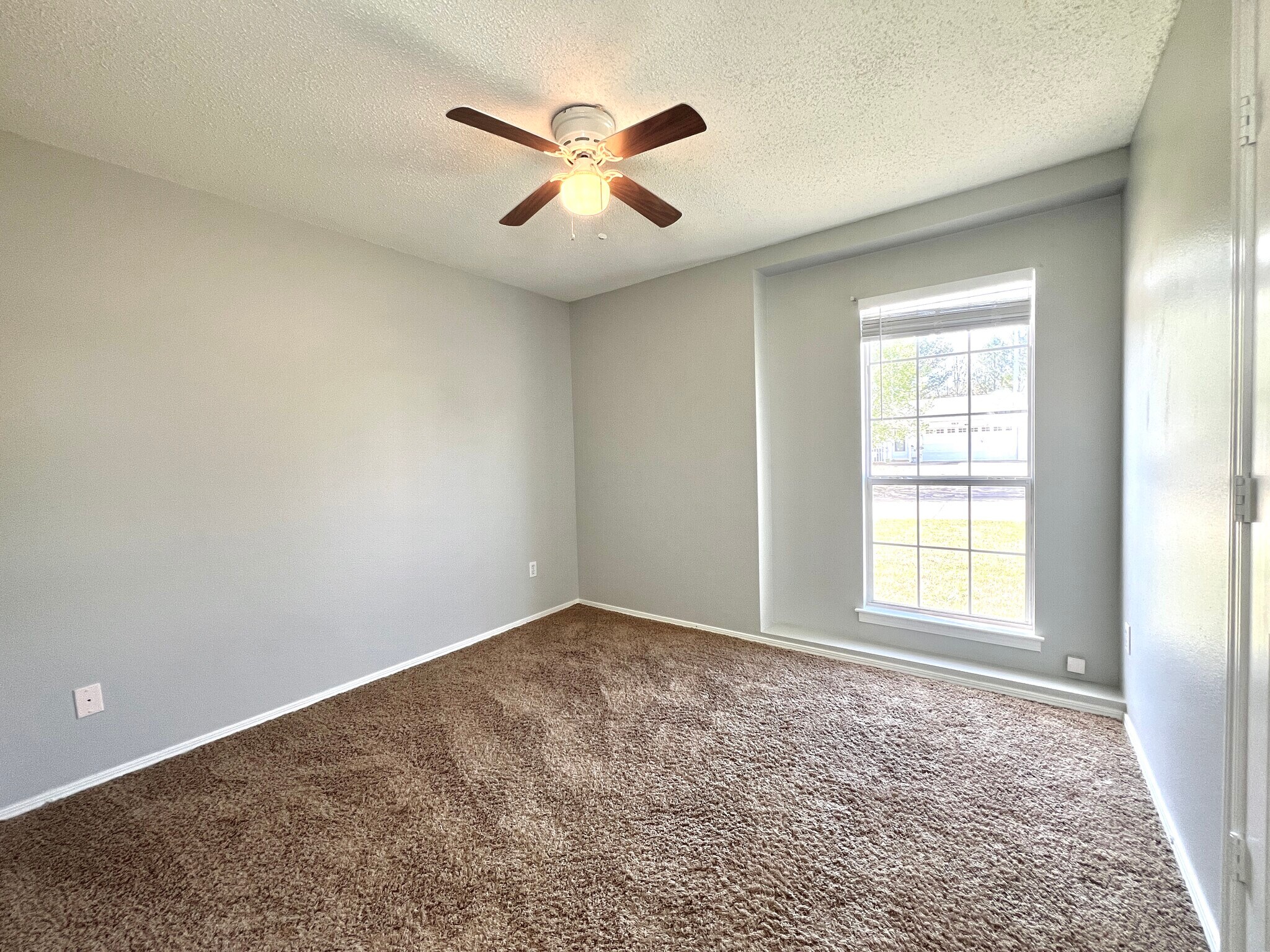 Building Photo - 14101 Cherry Hill Dr