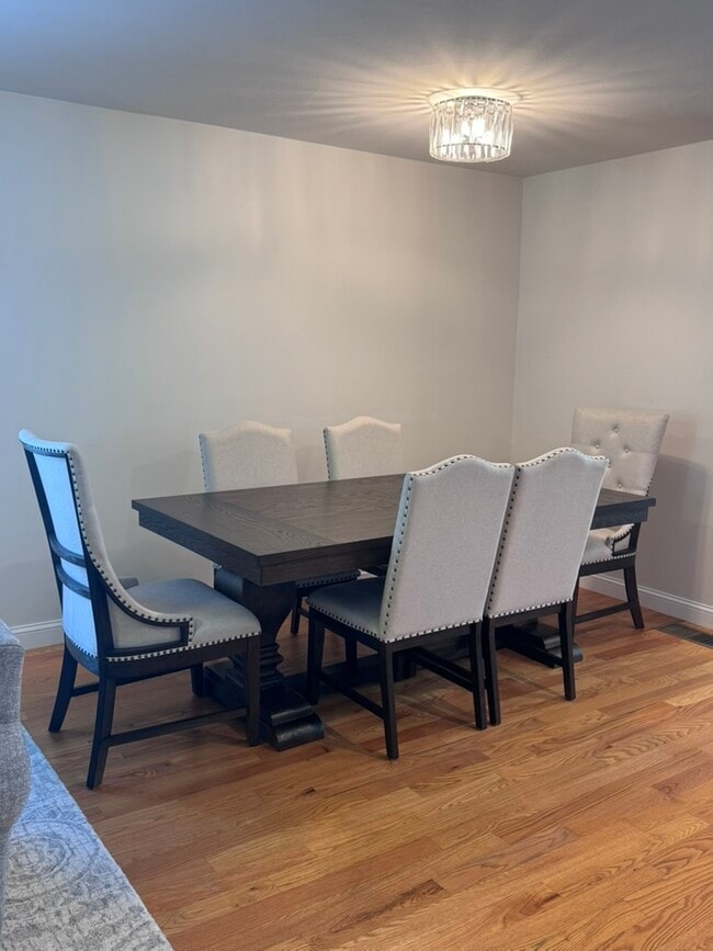 Building Photo - 25 Thornton Ave