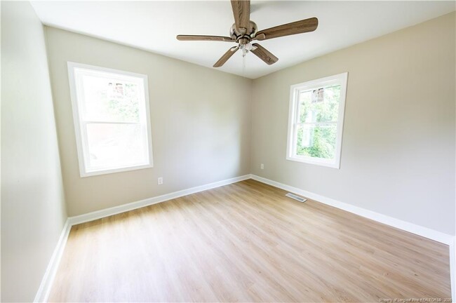 Building Photo - 4825 Cottonwood Dr