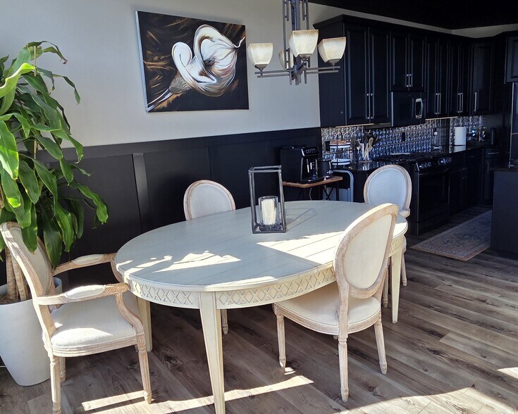 Building Photo - 1515 N Van Buren St