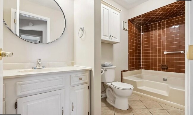 Building Photo - 15 Devon Pl