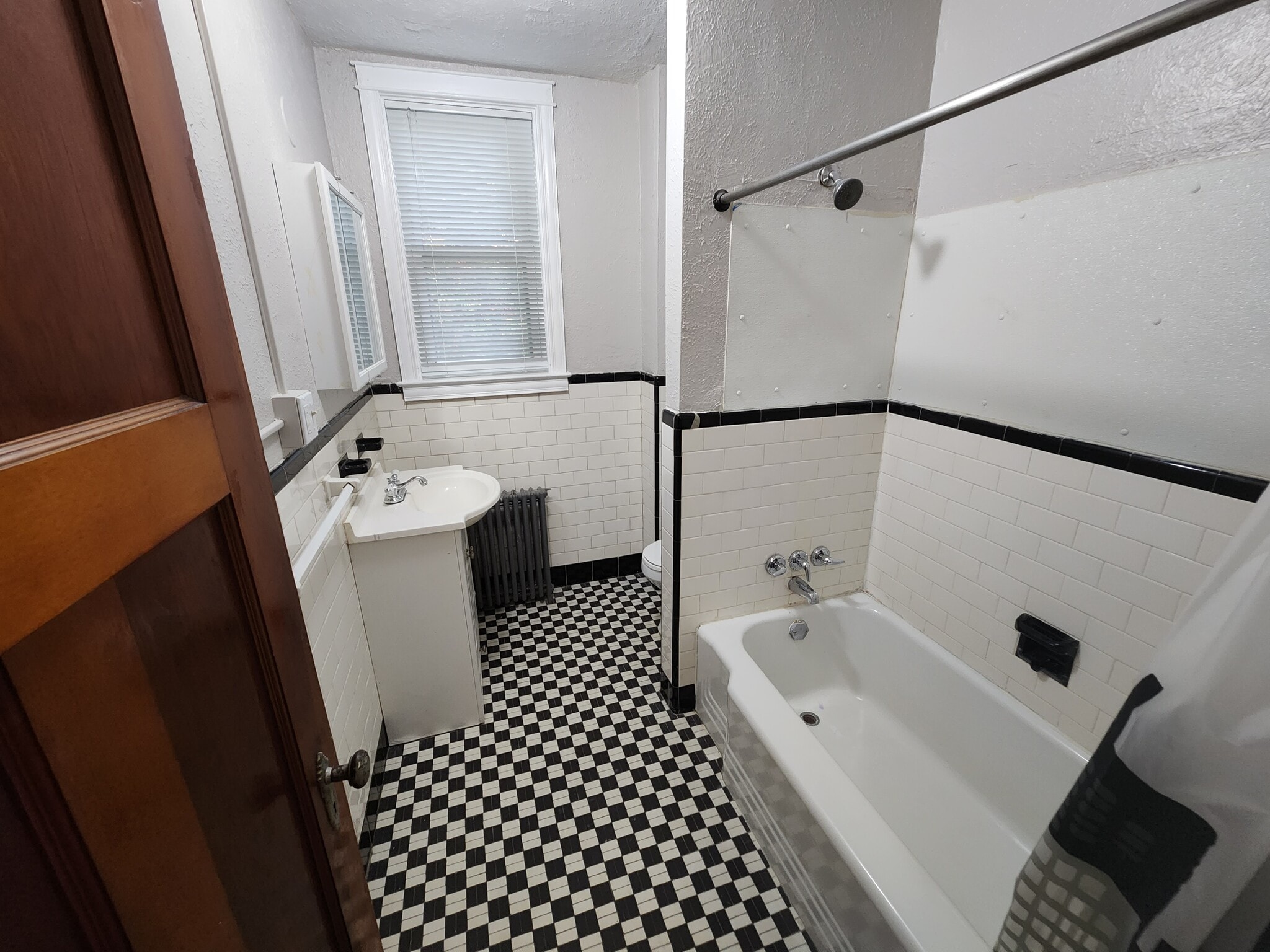 Building Photo - 301 Folcroft St