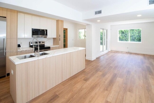 Building Photo - 1255 Jackson St