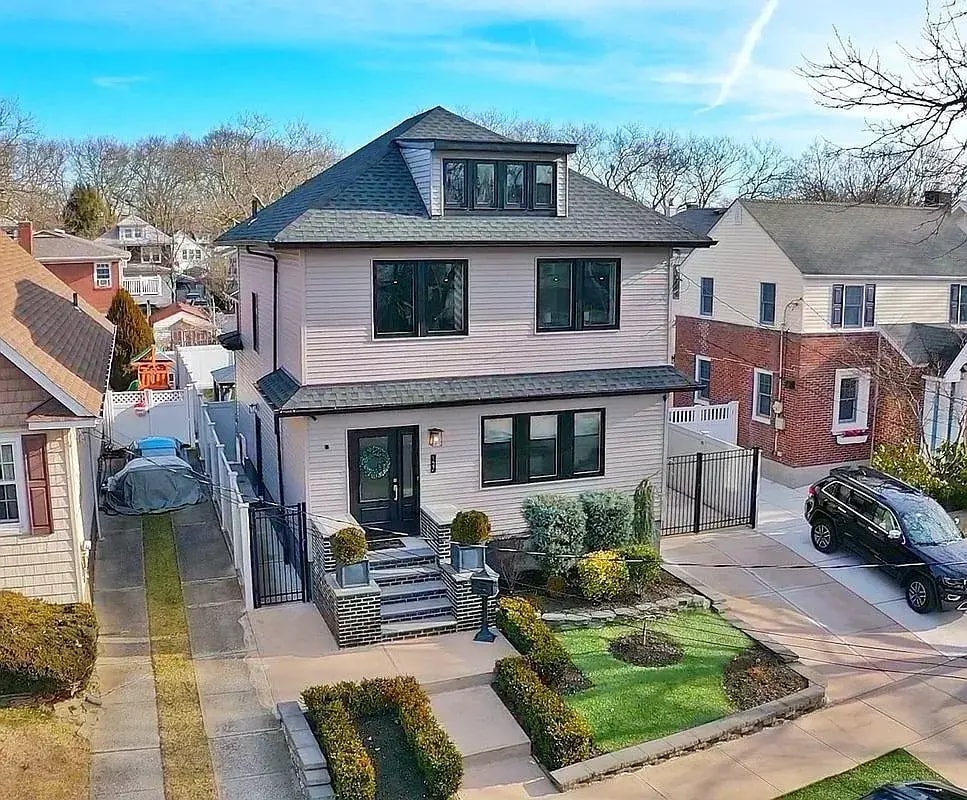 Building Photo - 137 Bryant Ave