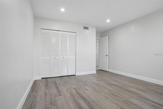 Building Photo - 546 Orange Dr