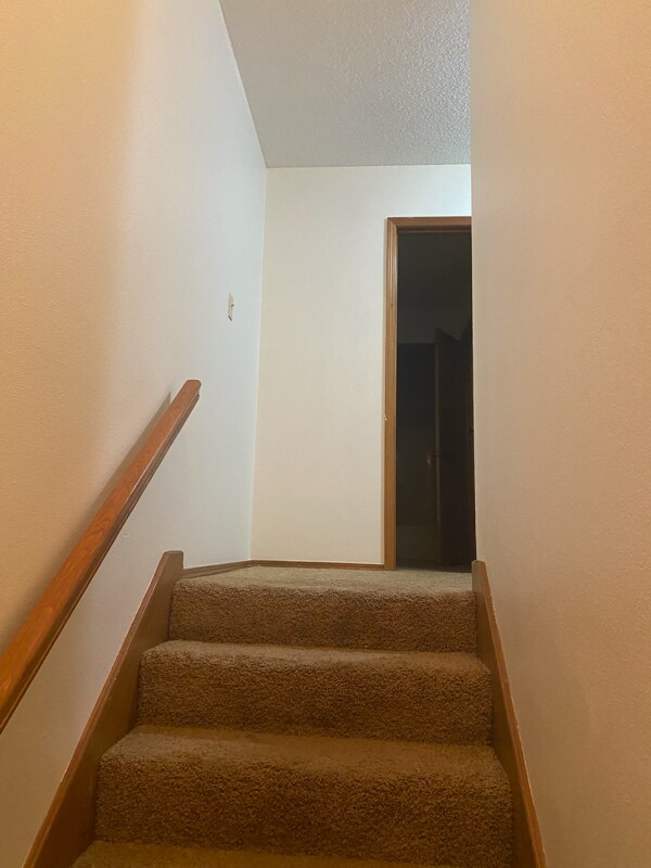 Building Photo - 2915 Laura Ln