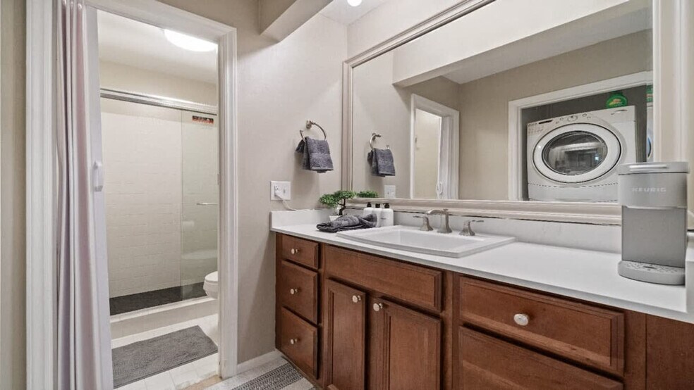 Building Photo - 8039 Charter Oak Ln