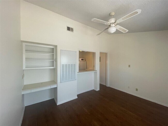 Building Photo - 3000 Guadalupe St