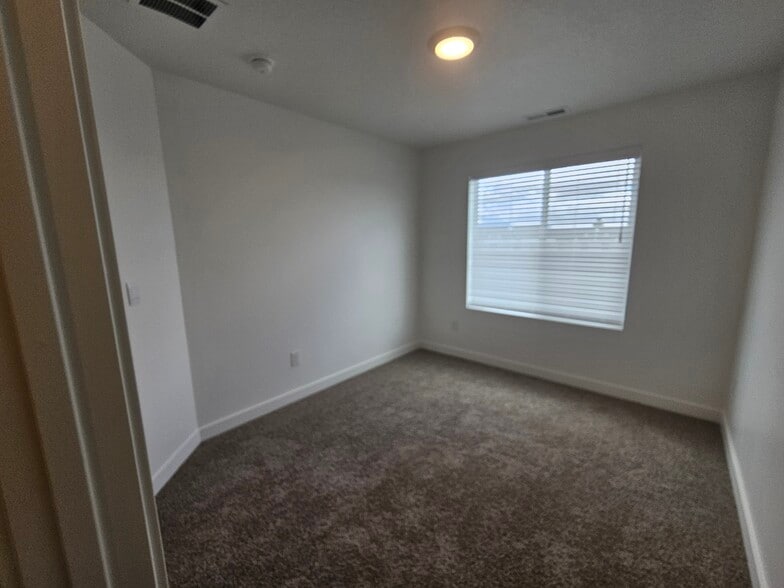 Building Photo - 1731 N Copper Canyon Dr