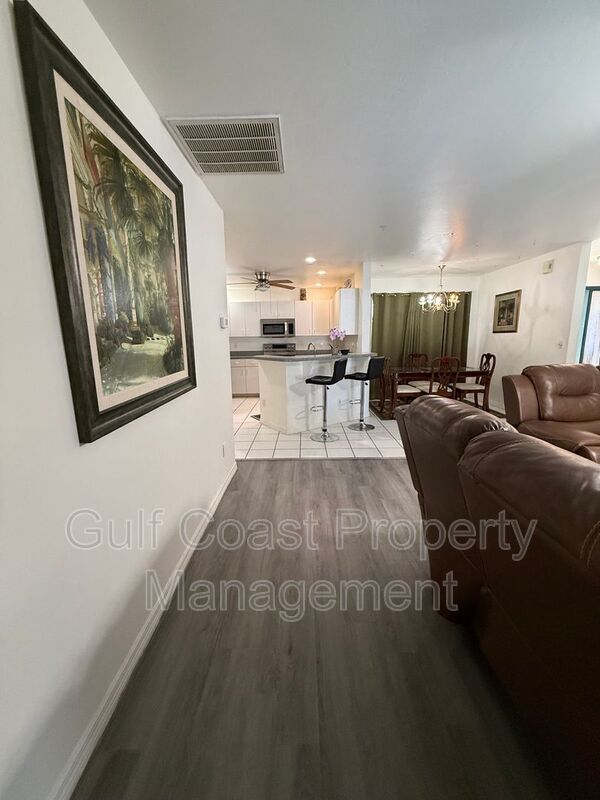 Building Photo - 2612 7th St W