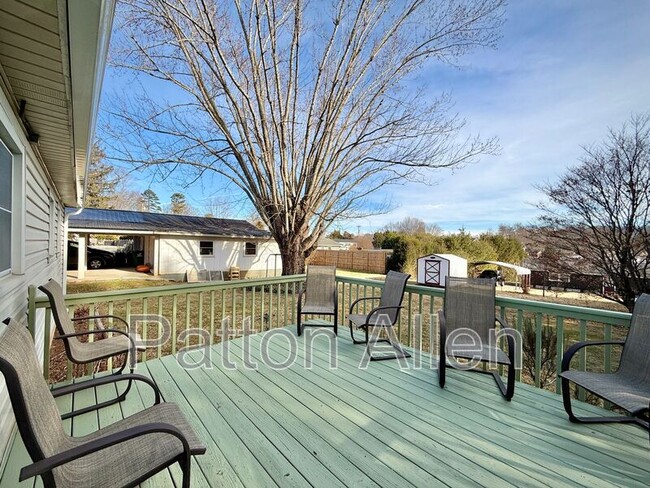 Building Photo - 74 Oakdale Dr