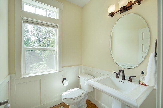 Building Photo - 3Bd/3.25Ba Kirkland Townhome
