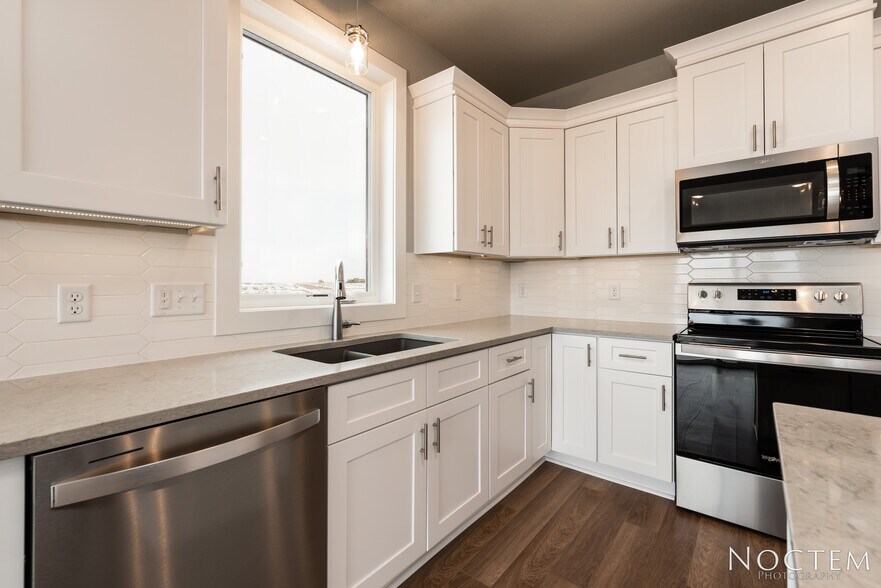 Building Photo - 5703 Iron Dr