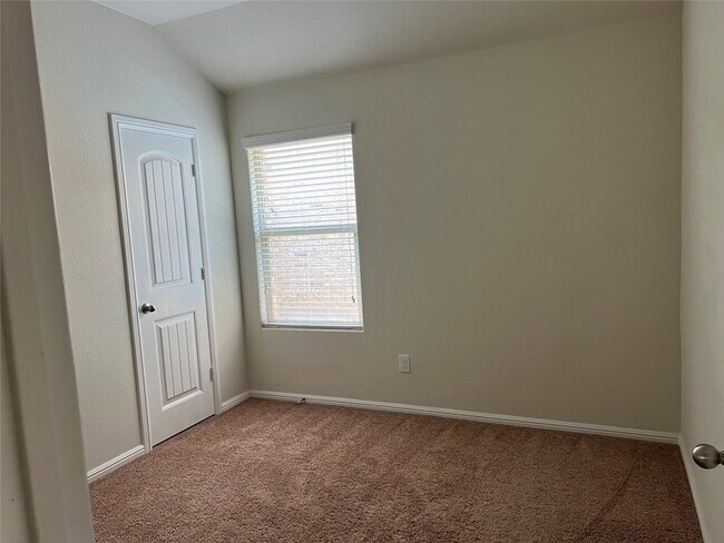 Building Photo - 6928 Cruiser Ln