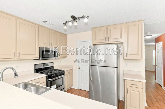 Building Photo - 463 Thistle Cove
