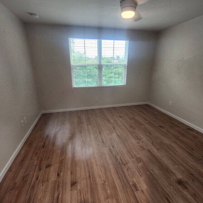 Building Photo - 525 Hampton Townes Dr