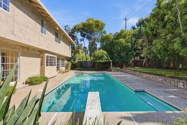 Building Photo - 7175 Cahen Dr