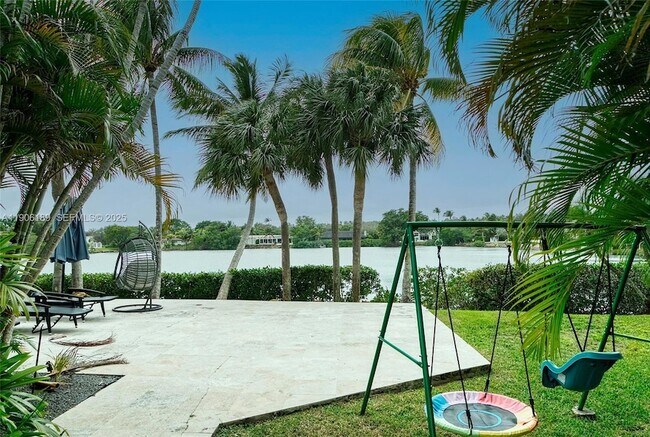 Building Photo - 415 Rovino Ave