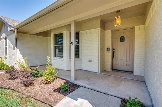 Building Photo - 1015 De Pauw Dr