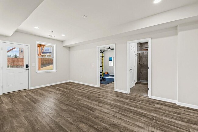 Building Photo - 405 Founders Walk