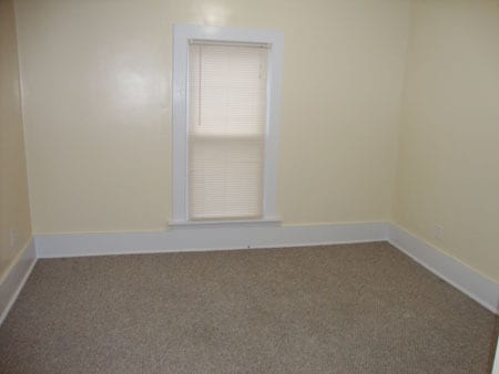 Smaller bedroom from doorway. - 522 E Market St