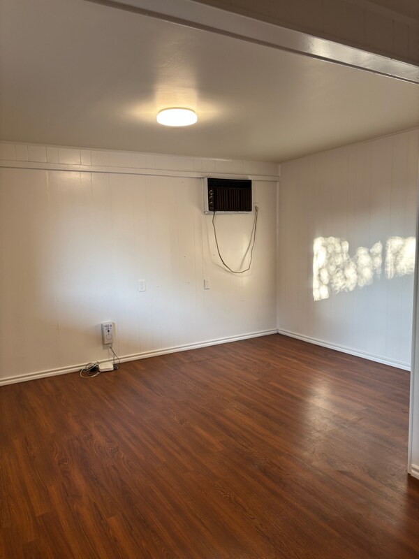 Building Photo - 1300 E Hankerson St