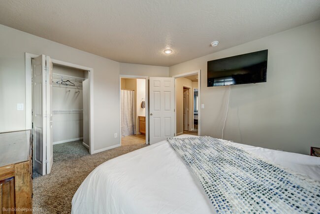 Building Photo - 931 N Goldenrod Ct