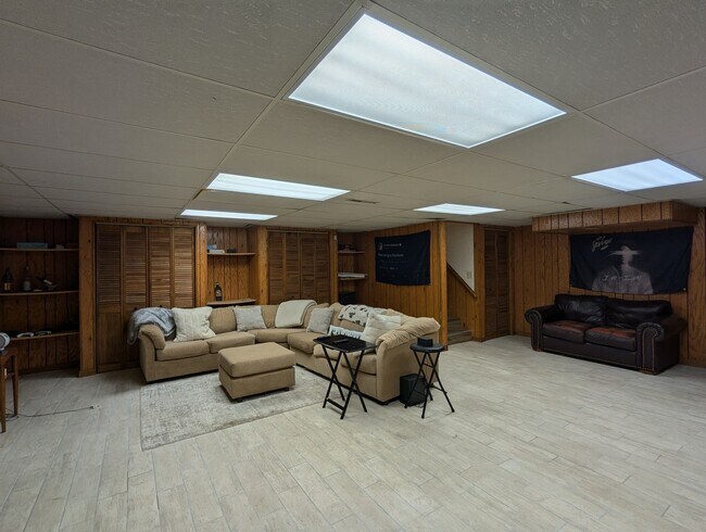 Building Photo - 693 Mallard Ln