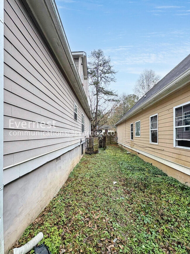 Building Photo - 2001 Chicago Ave NW