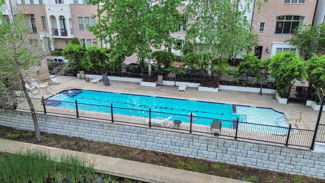 Building Photo - 2061 Fannin Station N