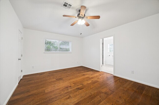 Building Photo - 10211 Olympia Dr