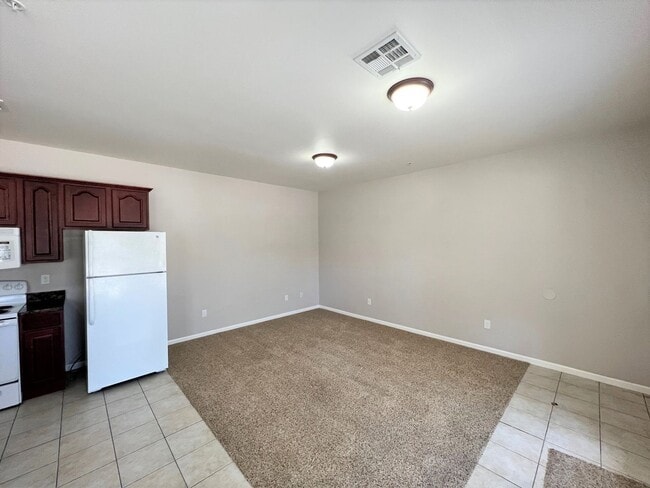 Building Photo - Pre-Leasing for 26/27 School Year