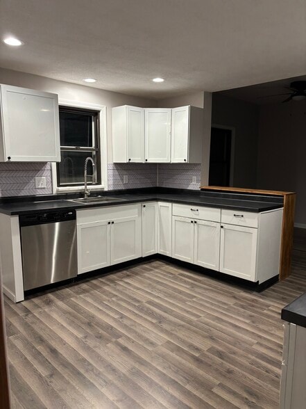 Building Photo - 914 N 6th St