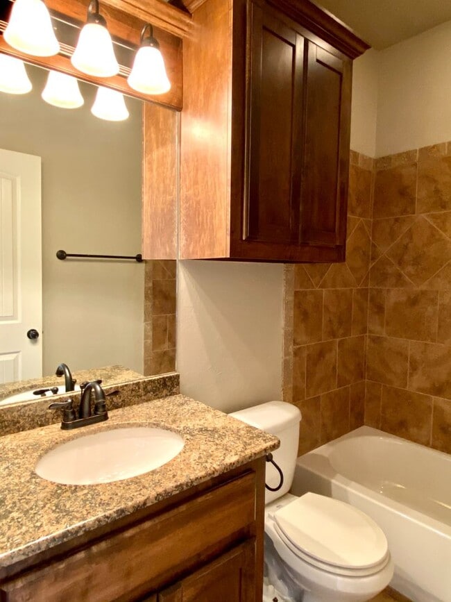 Building Photo - 3 Bed, 3 Bath With Bonus Room in Deer Creek Schools