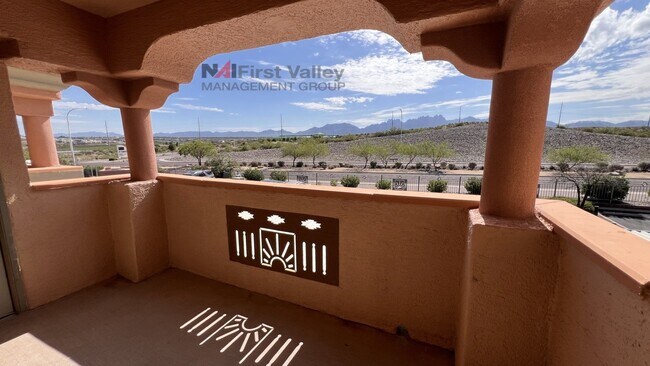 Building Photo - 2 Bedrooms, 2 Baths