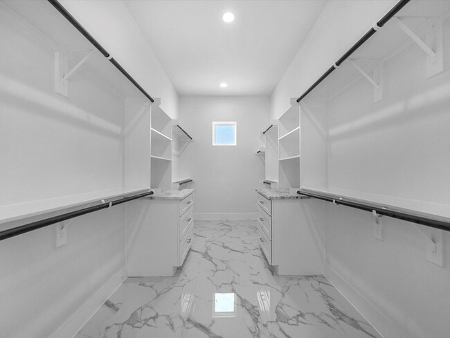 Building Photo - 3135 Kermes Dr