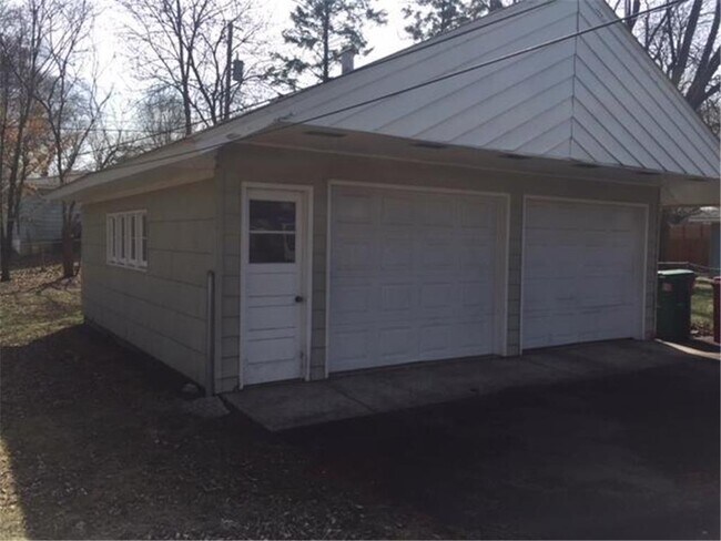 Building Photo - 8327 13th Ave S