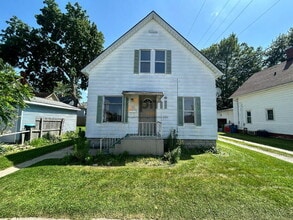 Building Photo - 906 2nd St