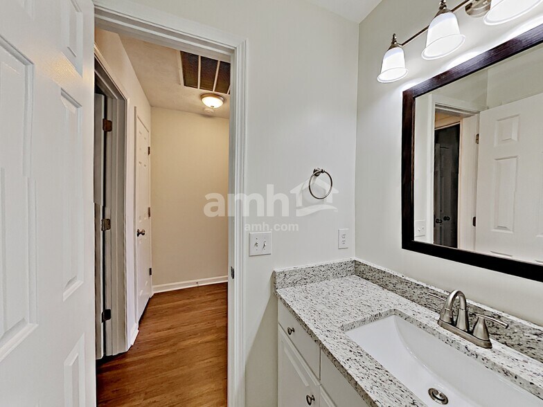 Building Photo - 18 Ludwick Ln