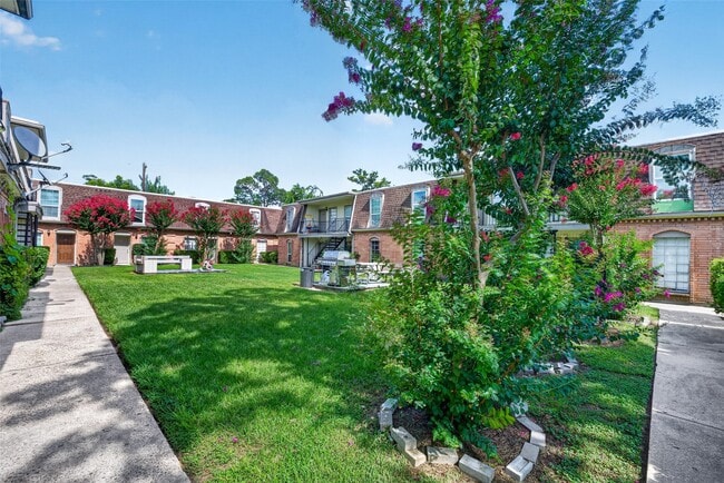 Building Photo - 1220 Shadowdale Dr