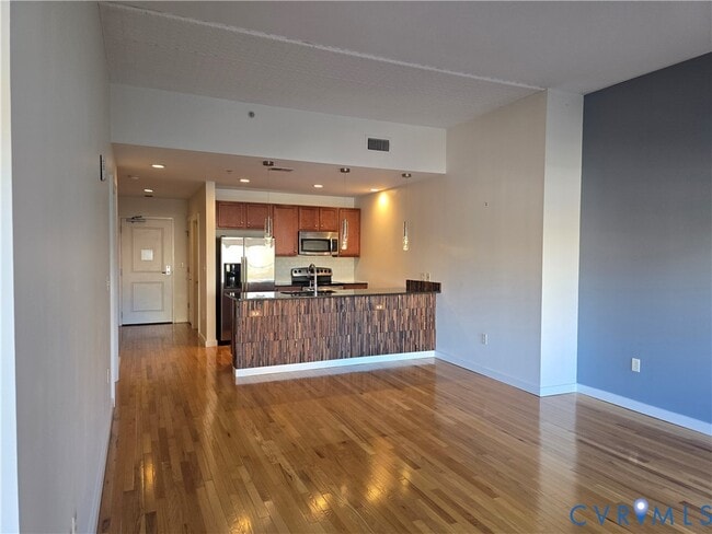 Building Photo - 230 N 6th St