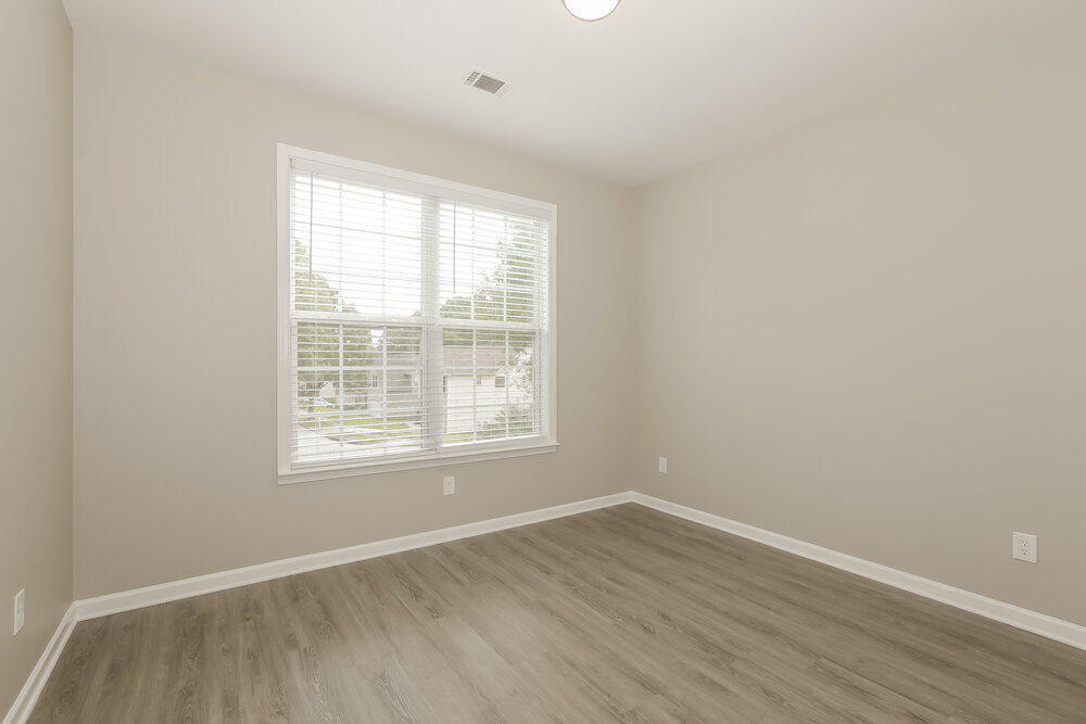 Building Photo - 2452 Temple View Dr