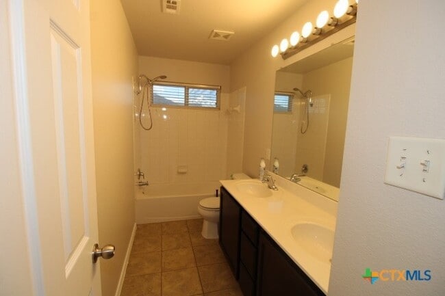 Building Photo - 2306 Jesse Dr