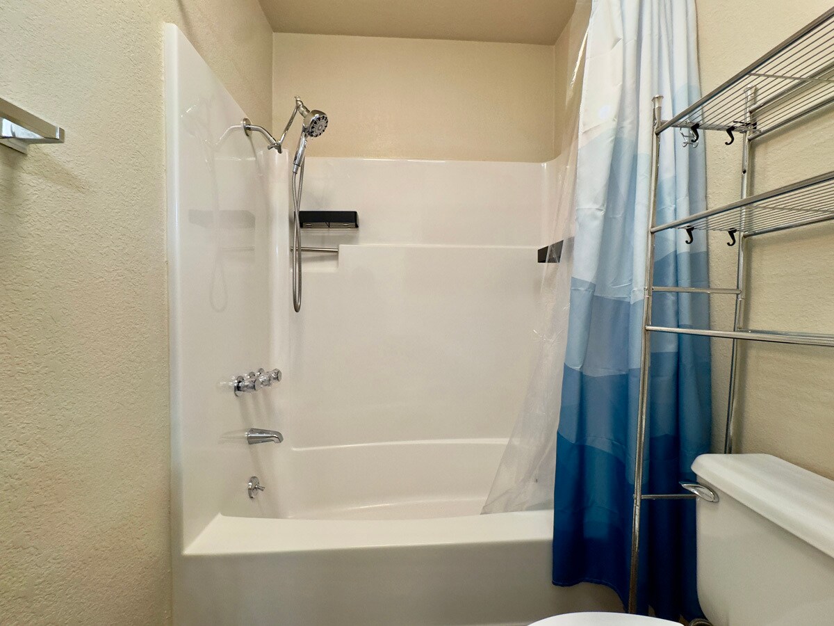 Building Photo - 2221 Pinehurst Way