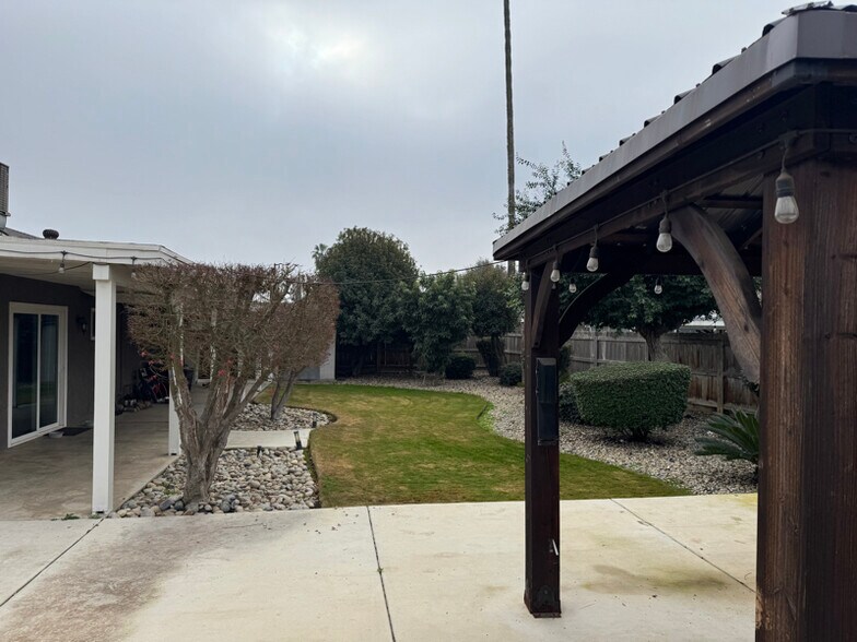 Building Photo - 2804 Sandlewood Dr