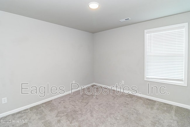Building Photo - 205 Evergreen St