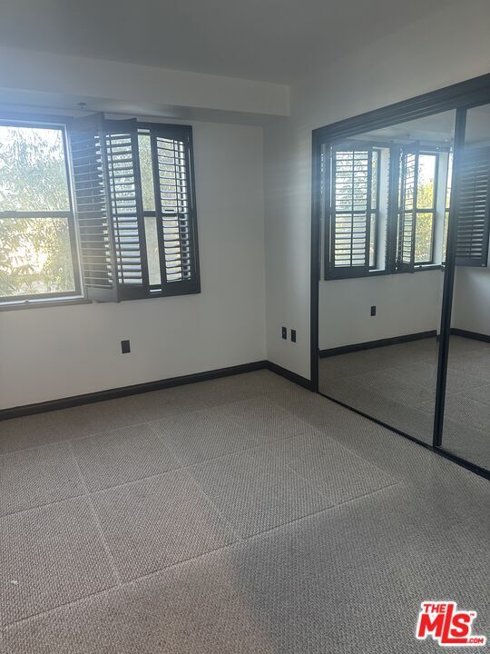 Building Photo - 520 S Kingsley Dr
